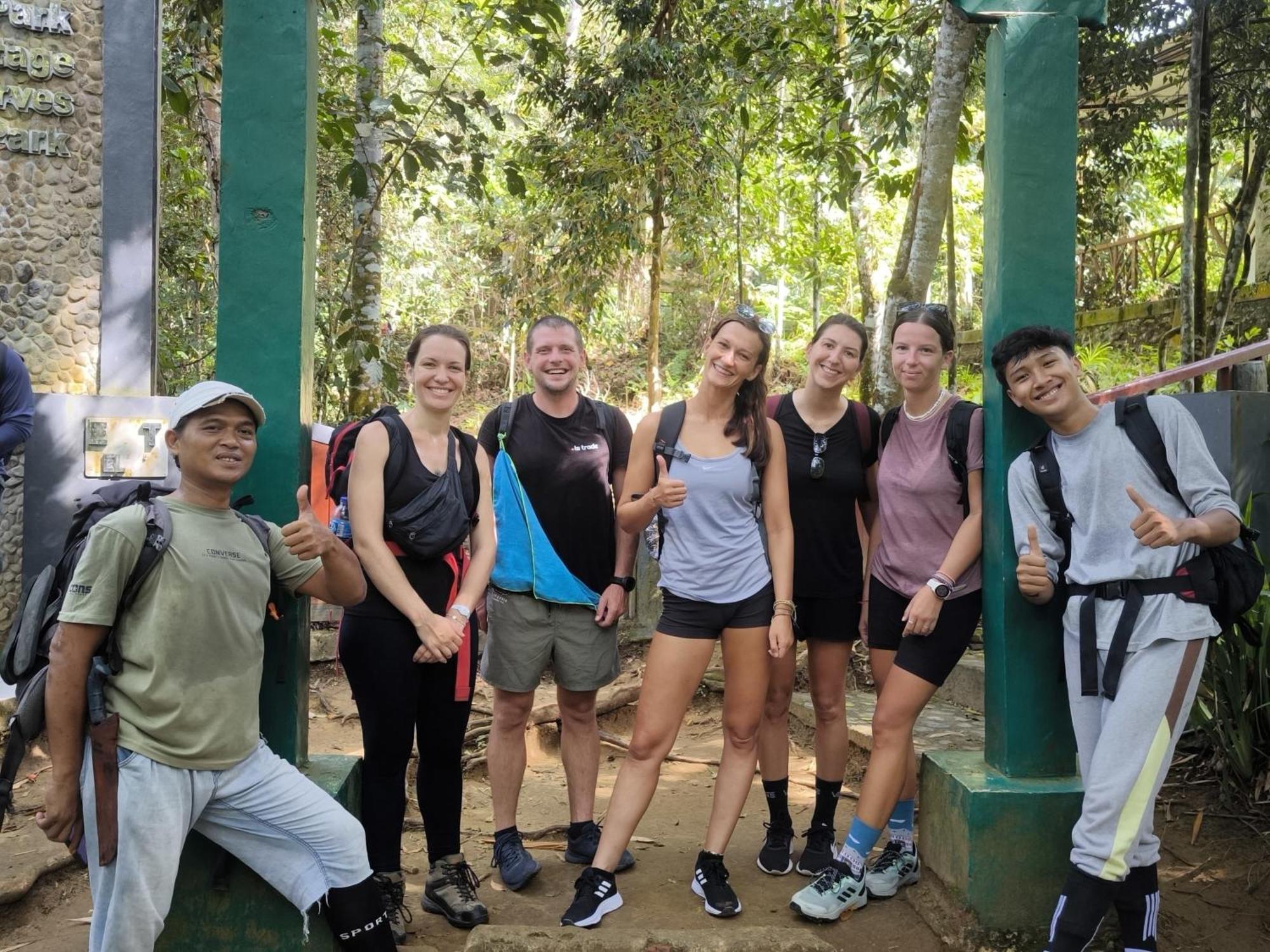 Sama Sama Homestay & Trekking Only Stay Here Book Trekking And Transport With Us Букит Лаванг Екстериор снимка