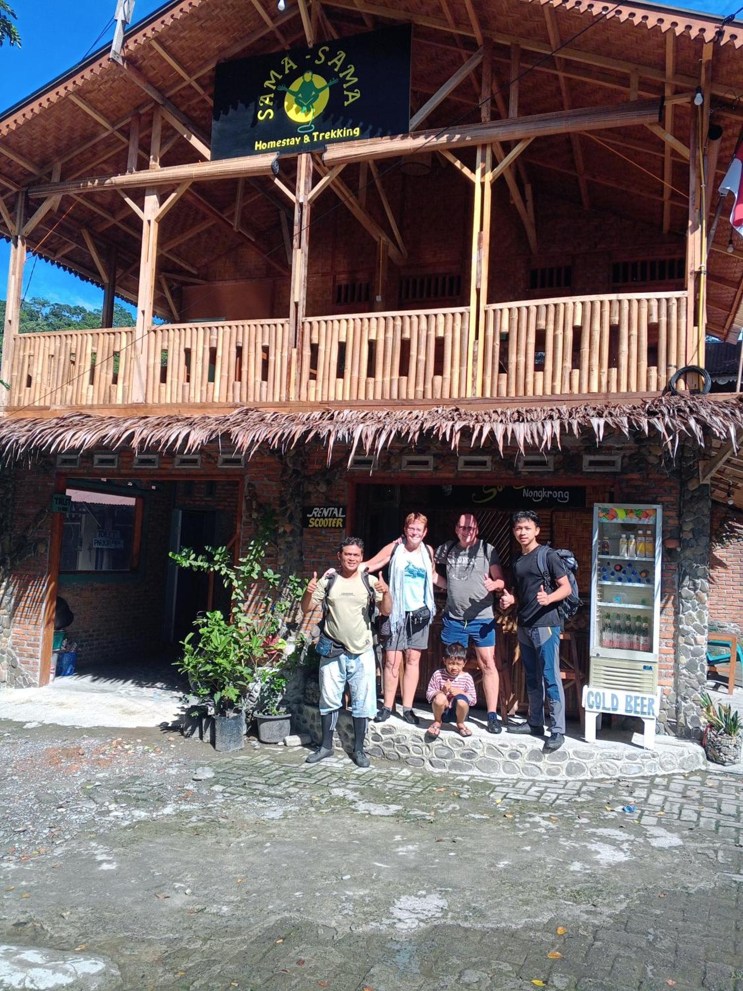 Sama Sama Homestay & Trekking Only Stay Here Book Trekking And Transport With Us Букит Лаванг Екстериор снимка