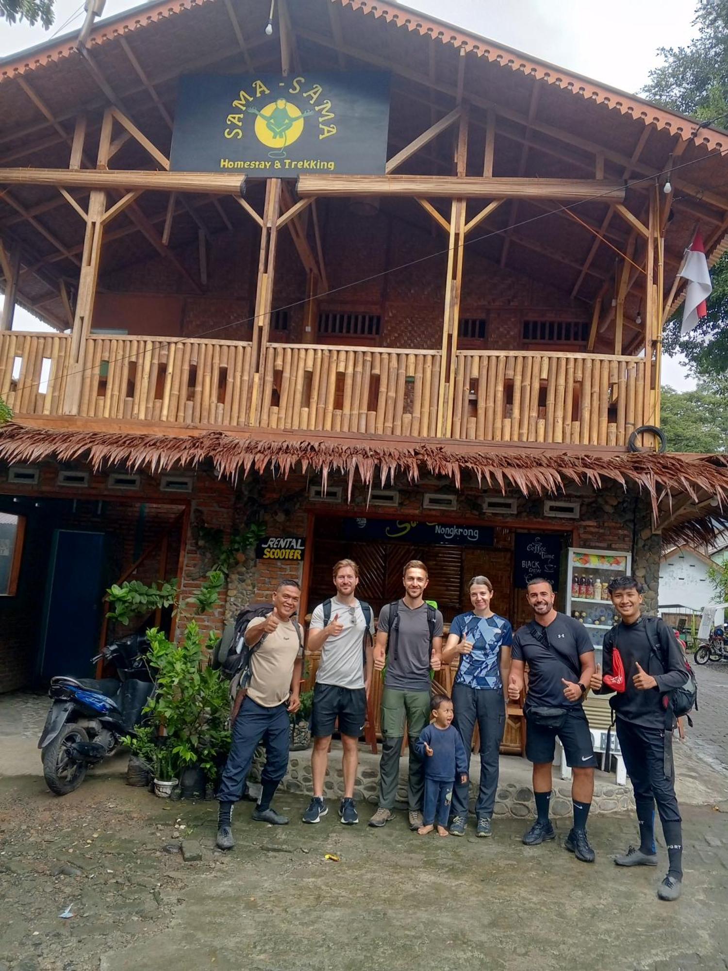 Sama Sama Homestay & Trekking Only Stay Here Book Trekking And Transport With Us Букит Лаванг Екстериор снимка