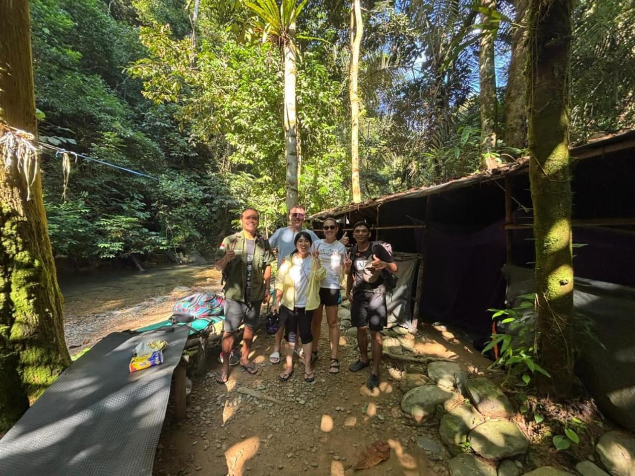 Sama Sama Homestay & Trekking Only Stay Here Book Trekking And Transport With Us Букит Лаванг Екстериор снимка