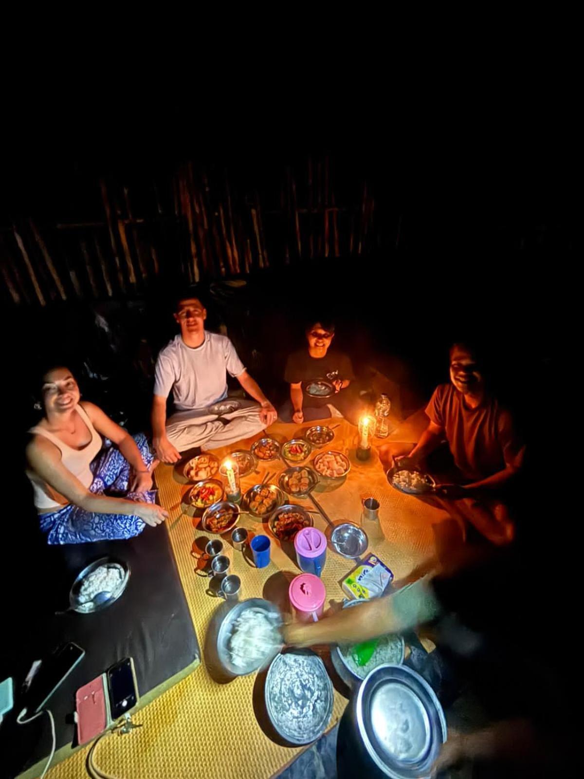 Sama Sama Homestay & Trekking Only Stay Here Book Trekking And Transport With Us Букит Лаванг Екстериор снимка
