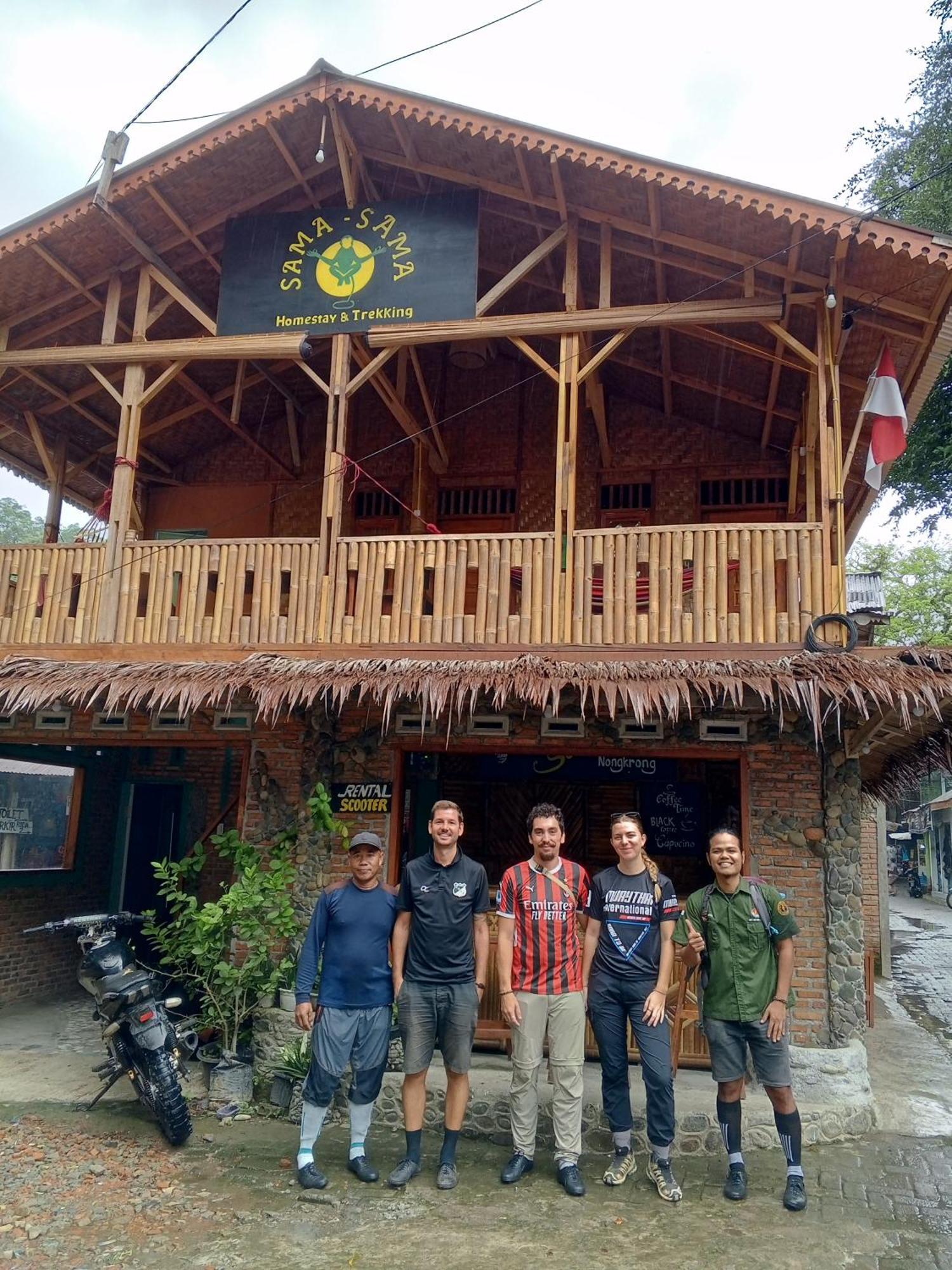 Sama Sama Homestay & Trekking Only Stay Here Book Trekking And Transport With Us Букит Лаванг Екстериор снимка