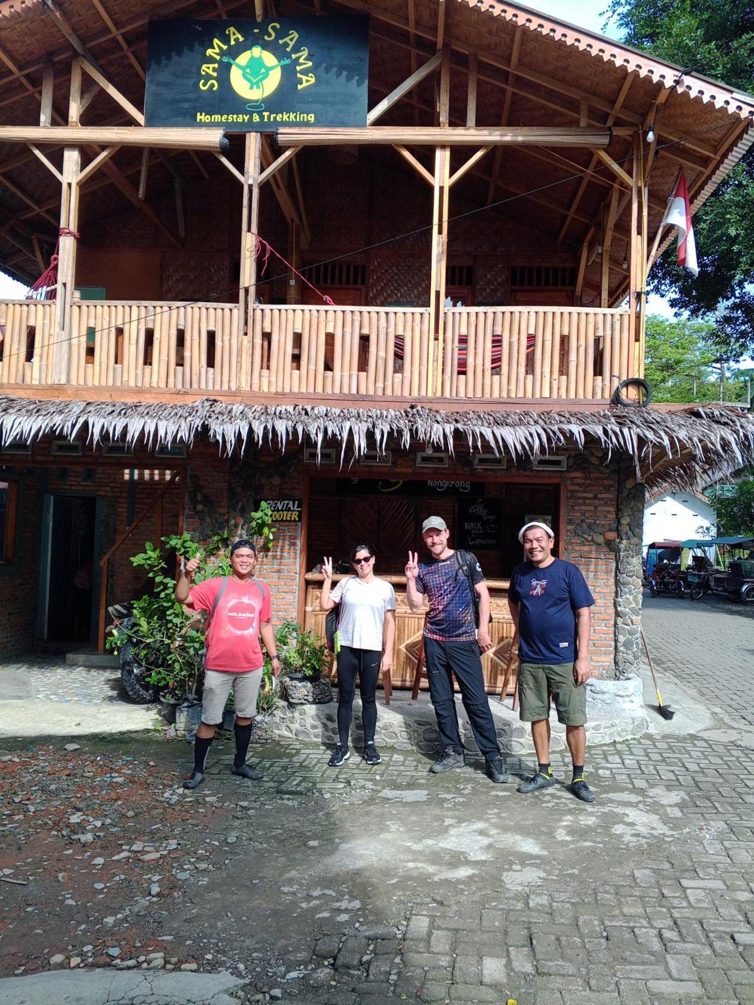 Sama Sama Homestay & Trekking Only Stay Here Book Trekking And Transport With Us Букит Лаванг Екстериор снимка