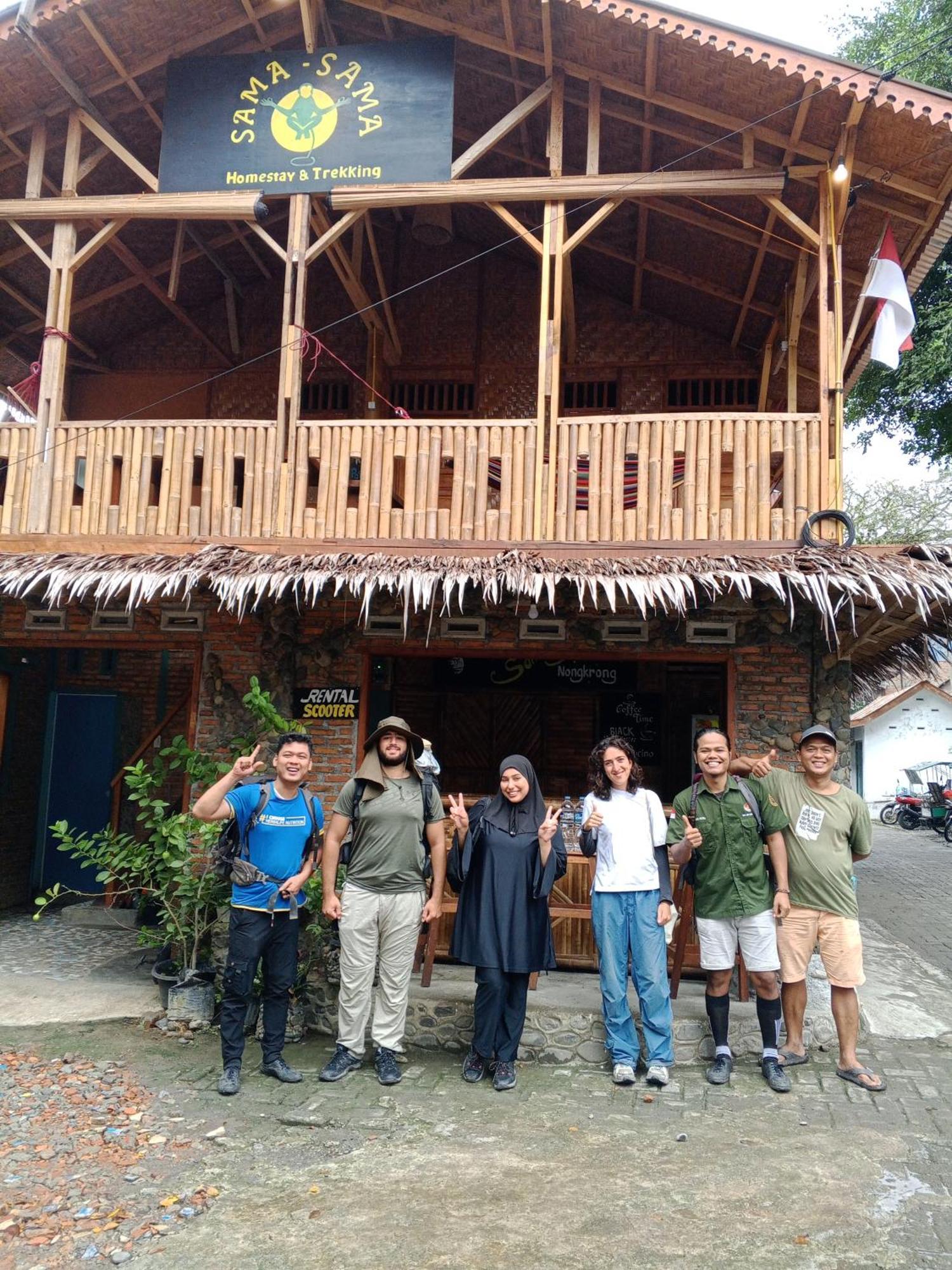 Sama Sama Homestay & Trekking Only Stay Here Book Trekking And Transport With Us Букит Лаванг Екстериор снимка