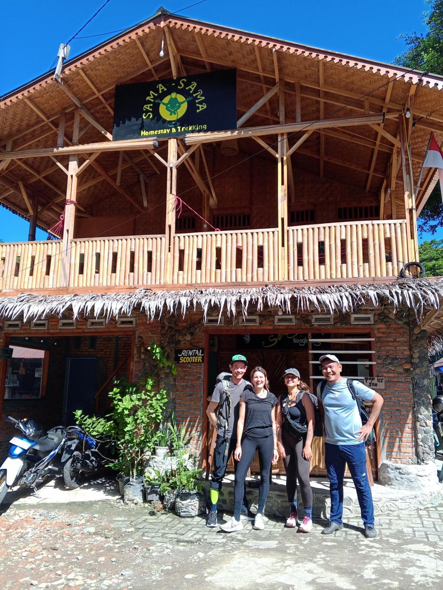 Sama Sama Homestay & Trekking Only Stay Here Book Trekking And Transport With Us Букит Лаванг Екстериор снимка