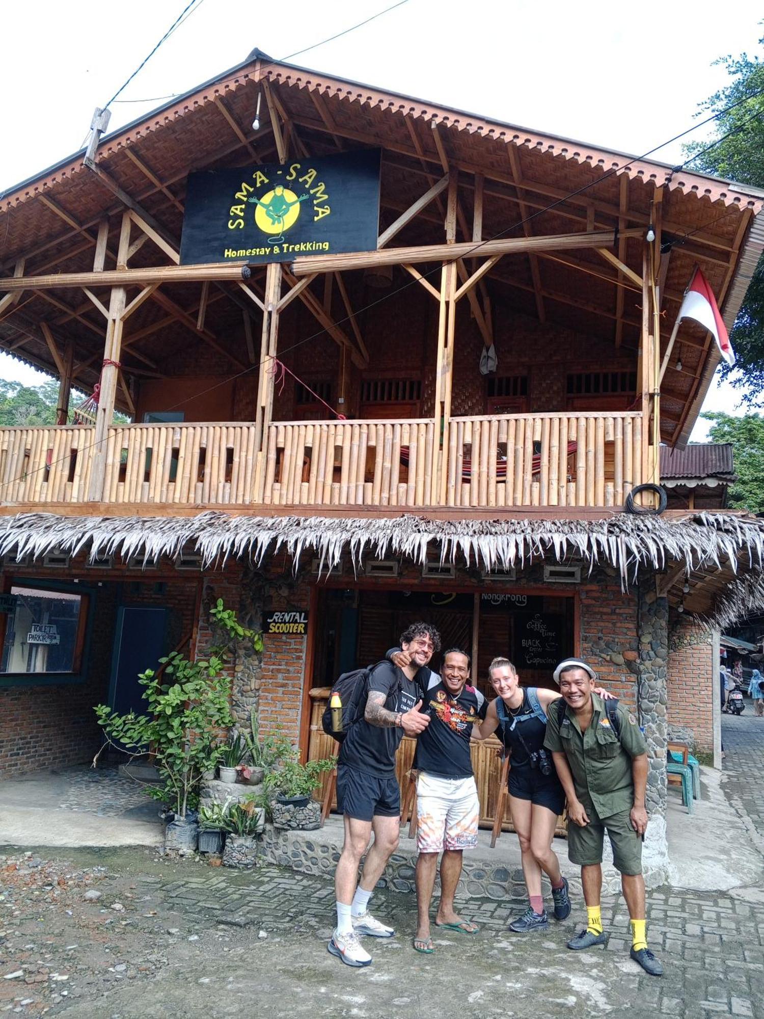 Sama Sama Homestay & Trekking Only Stay Here Book Trekking And Transport With Us Букит Лаванг Екстериор снимка