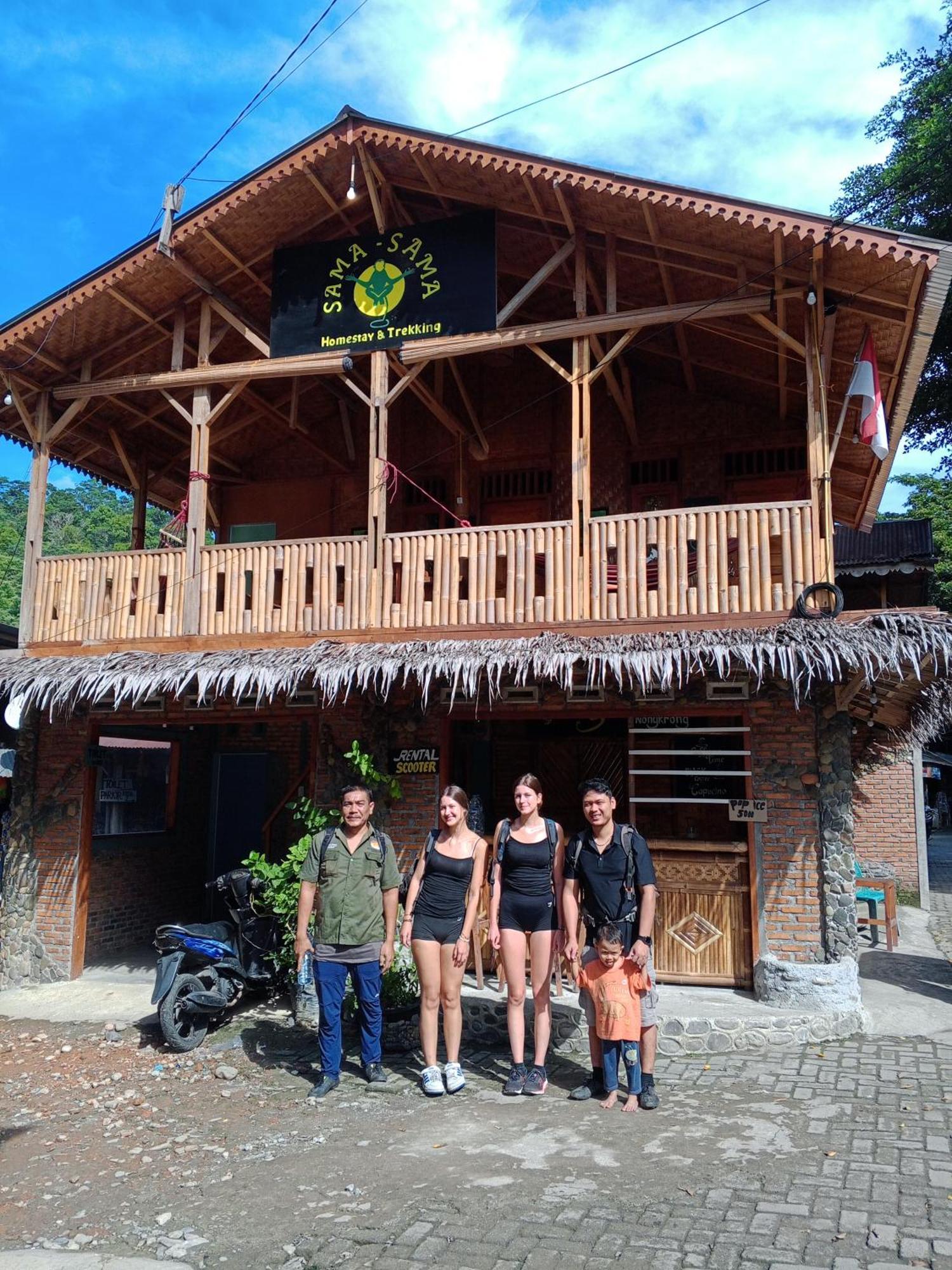 Sama Sama Homestay & Trekking Only Stay Here Book Trekking And Transport With Us Букит Лаванг Екстериор снимка